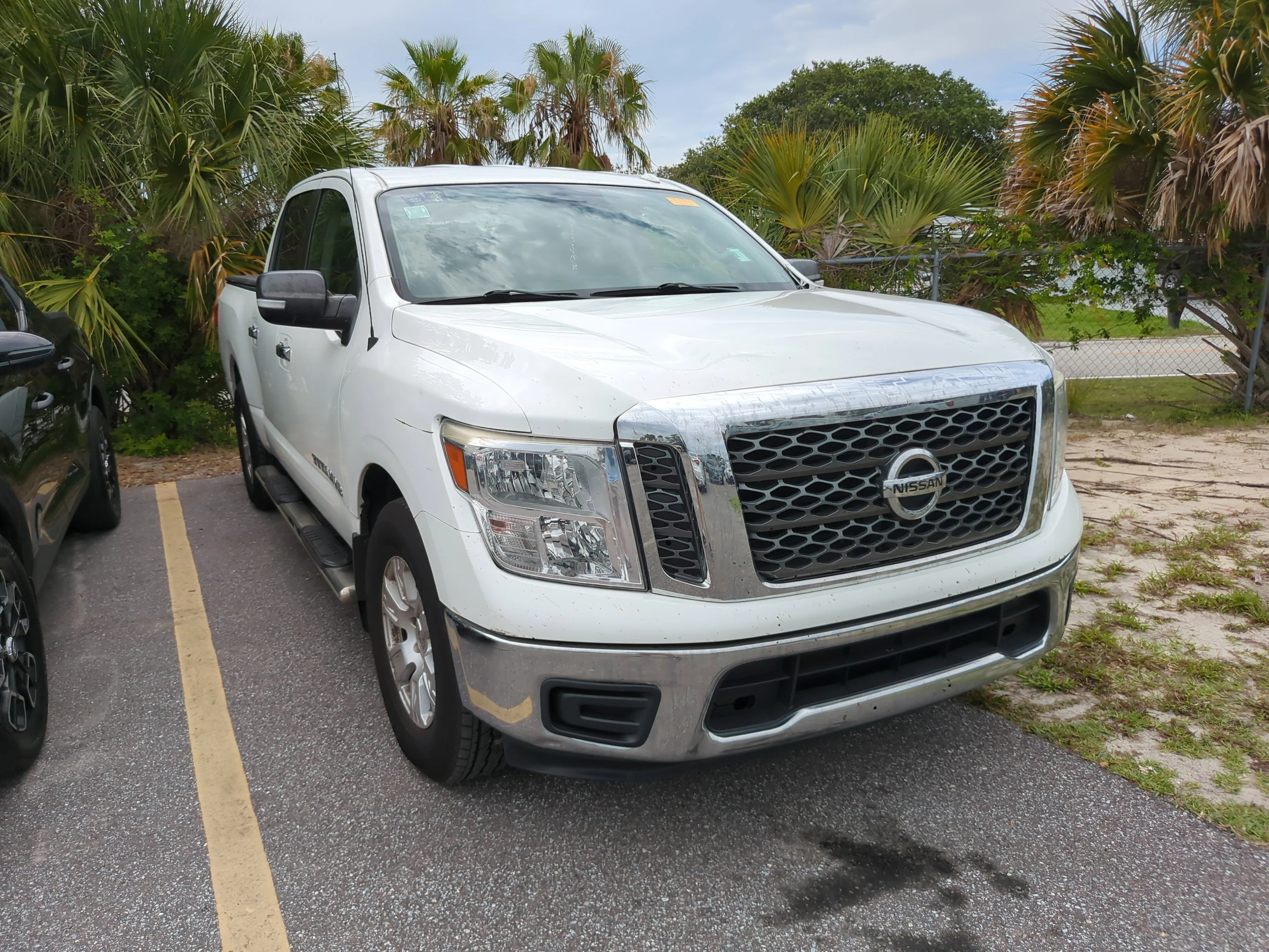 2018 Nissan Titan SV 4X2 Crew Cab's photo