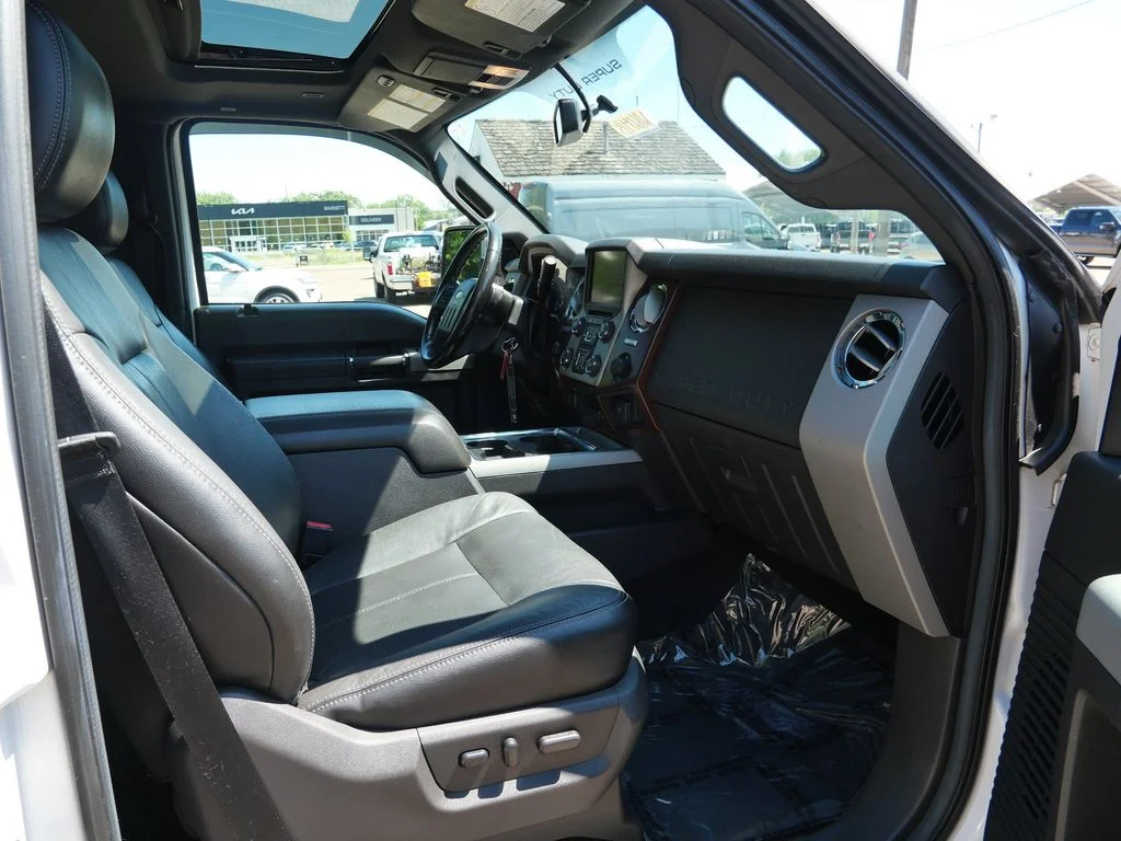 Used 2013 White Ford Lariat image 12