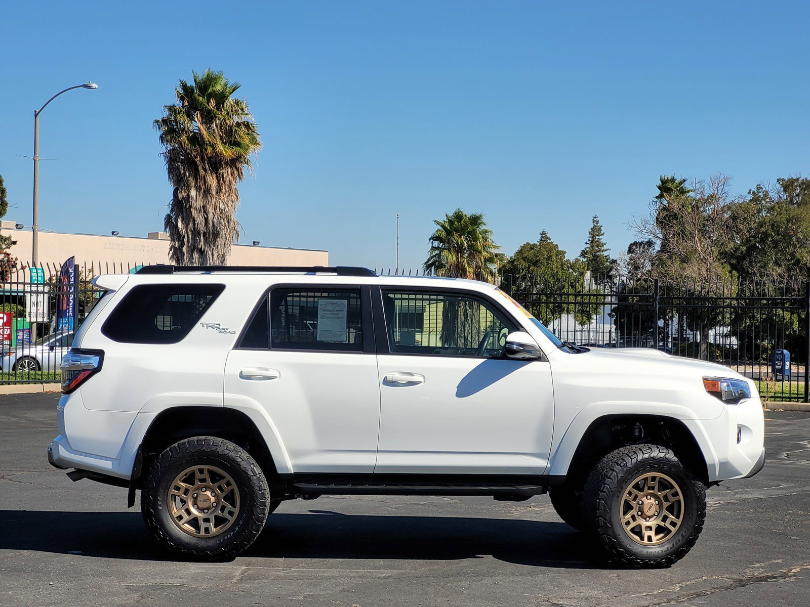 2023 Toyota 4Runner TRD Off-Road Premium photo 3