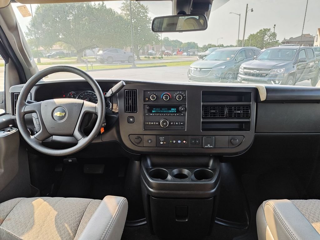 Used 2025 White Chevrolet LT image 15