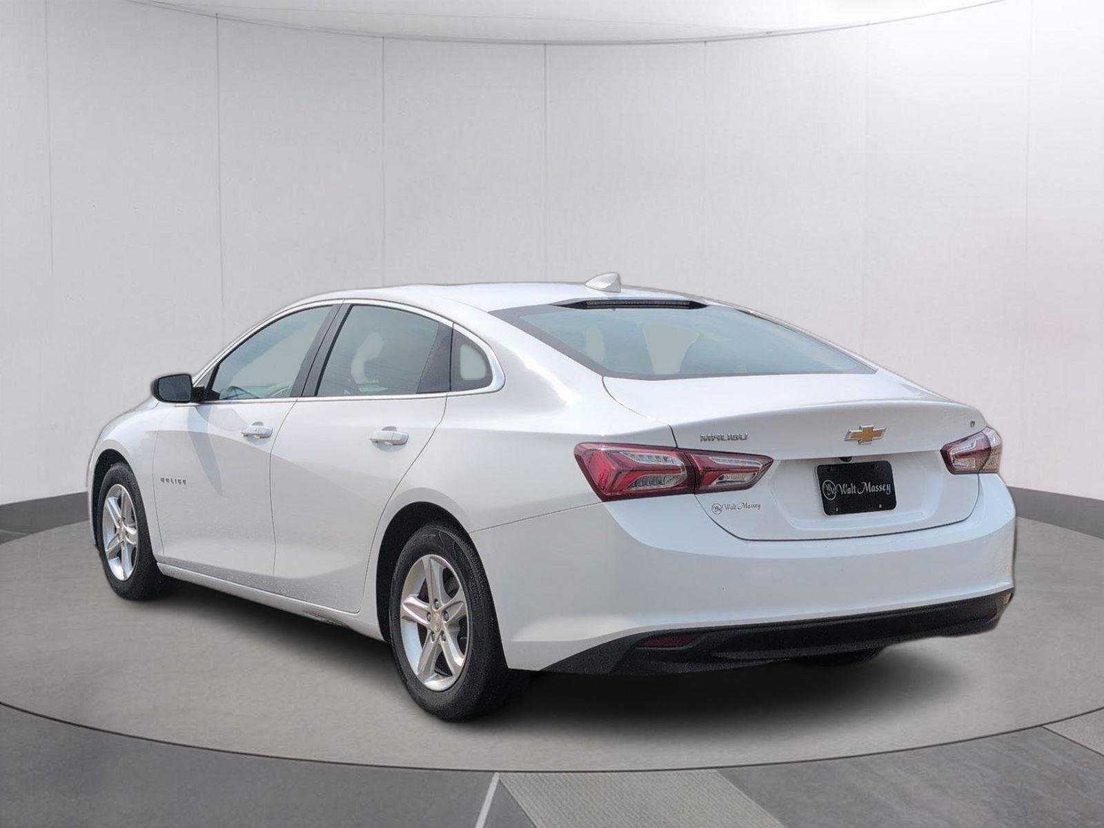 Used 2022 Summit White Chevrolet LT image 3