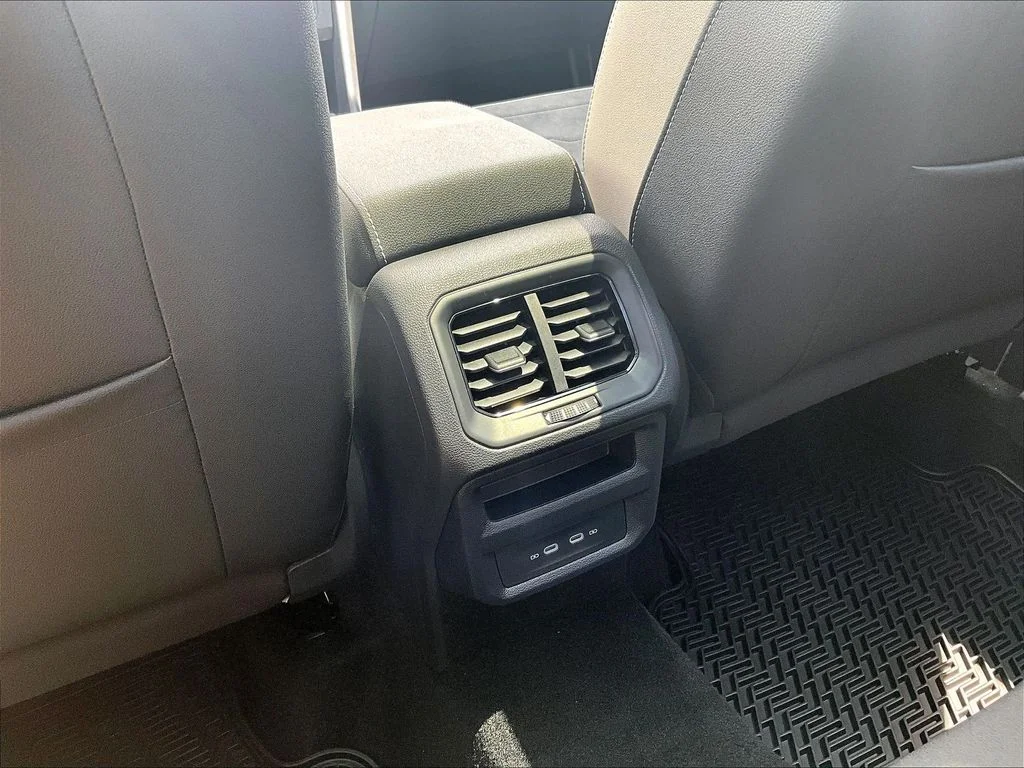 New 2026 Gray Volkswagen 1.5T SE image 13