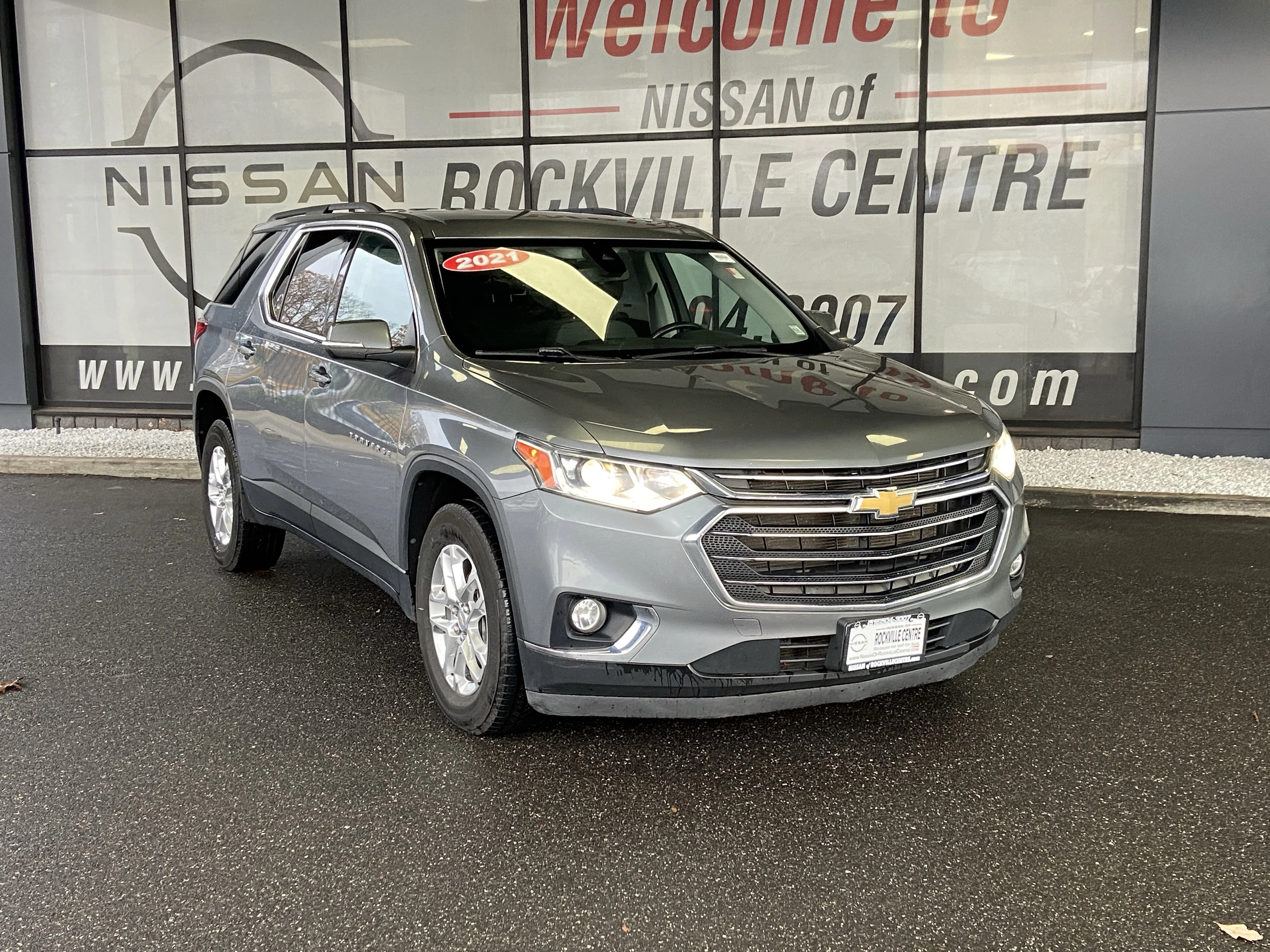 Used 2021 Chevrolet Traverse 1LT with VIN 1GNEVGKW8MJ260462 for sale in Rockville Centre, NY