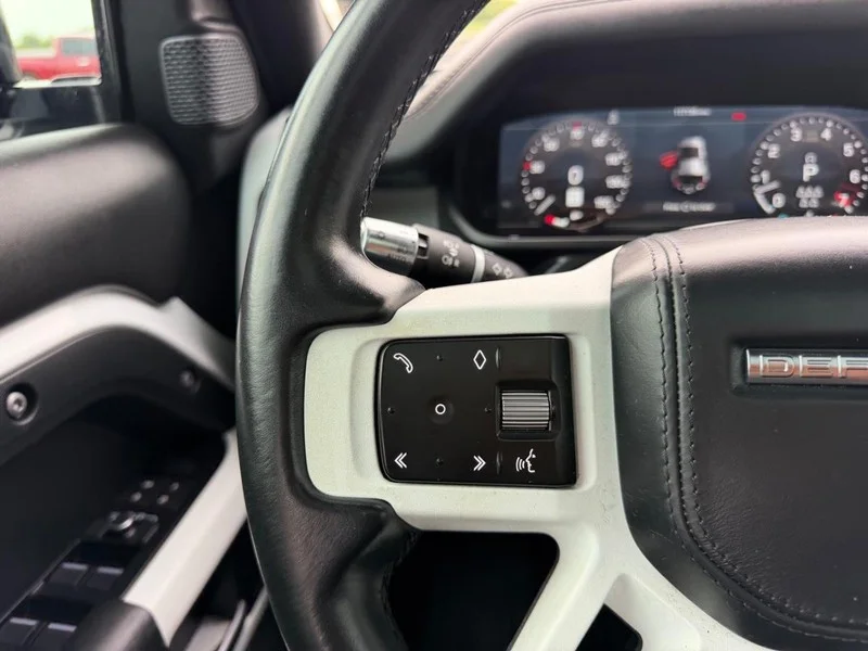Used 2022 Fuji White Land Rover X-Dynamic HSE image 14