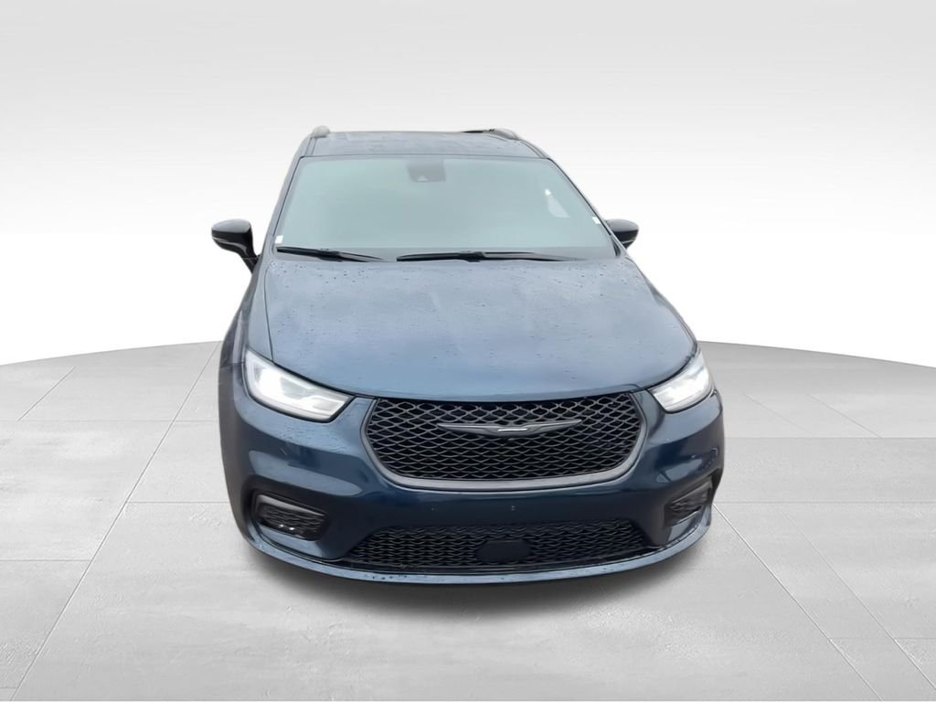 Used 2025 Blue Chrysler Limited image 3