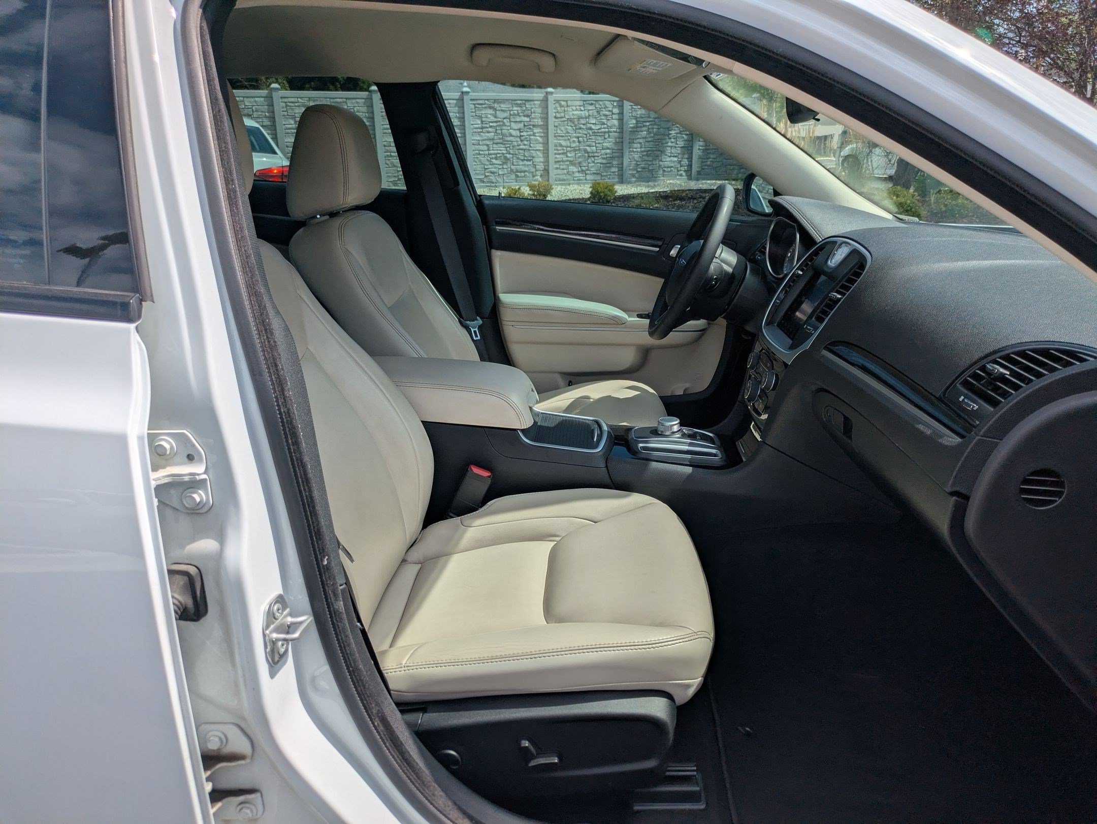 Used 2023 Bright White Clearcoat Chrysler Touring L image 31