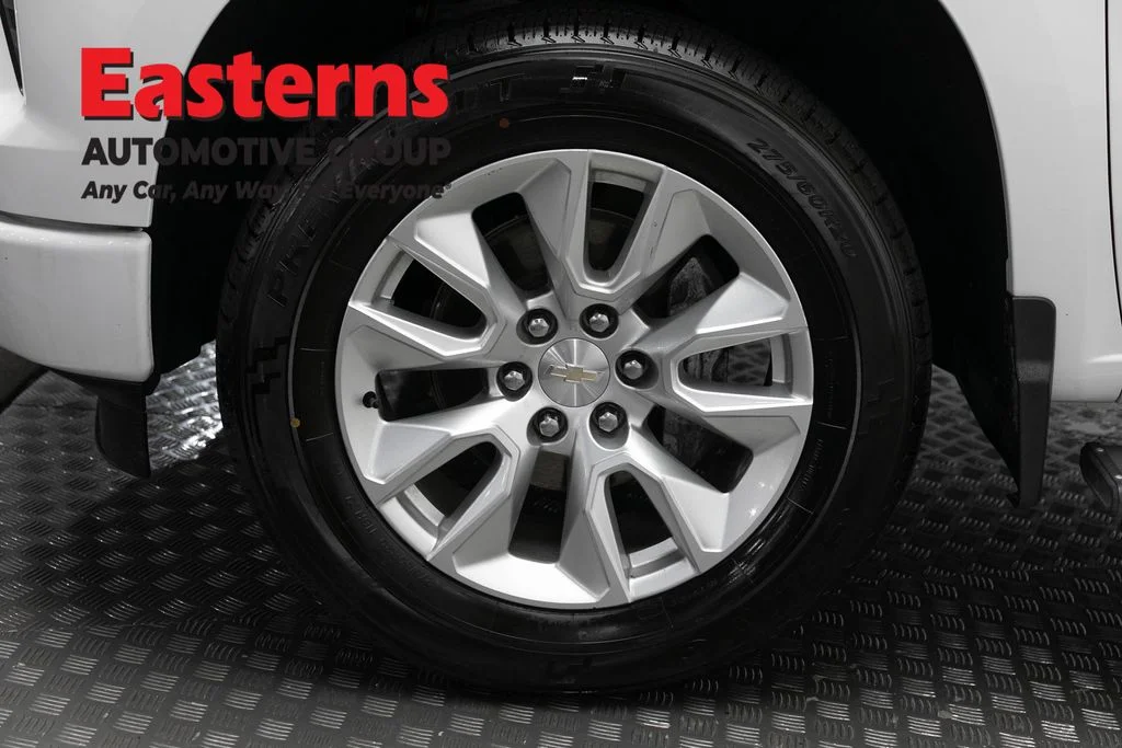Used 2023 White Chevrolet Custom image 32