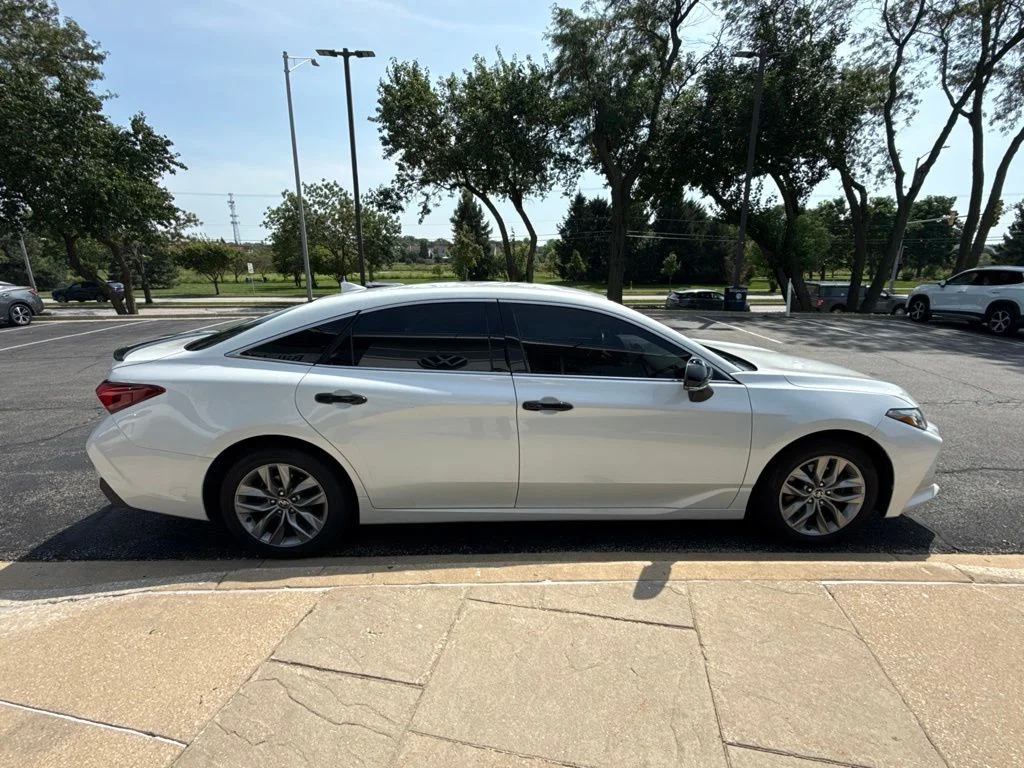 Used 2022 Pearl Toyota XLE image 7