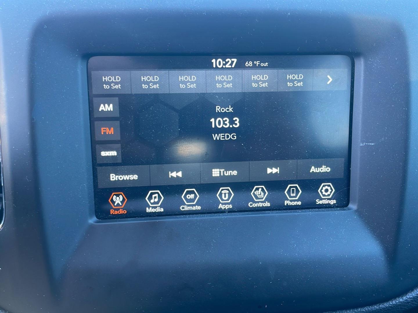 Used 2020 Olive Green Pearlcoat Jeep Latitude image 5
