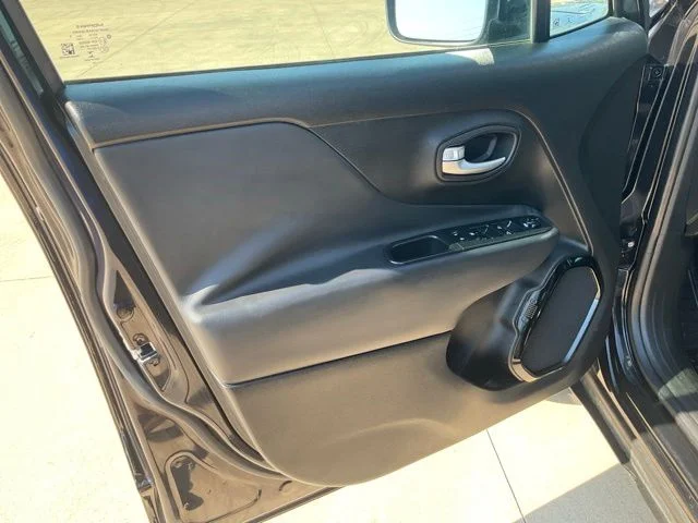 Used 2016 Black Jeep Latitude image 4