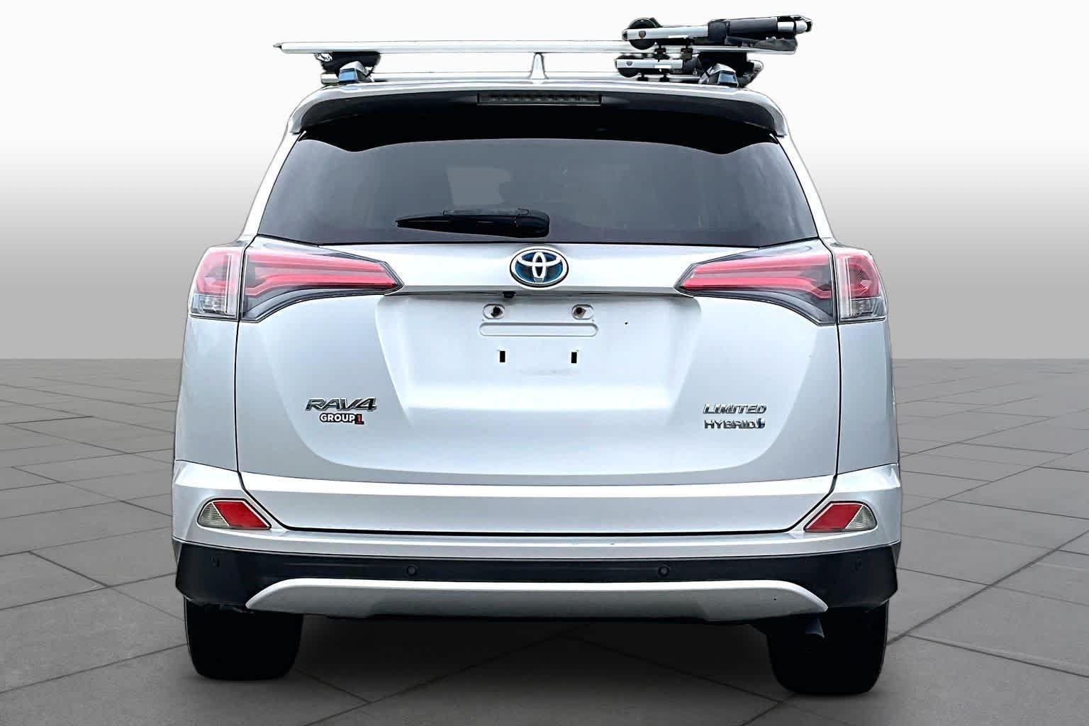 Used 2016 Classic Silver Metallic Toyota Limited image 5
