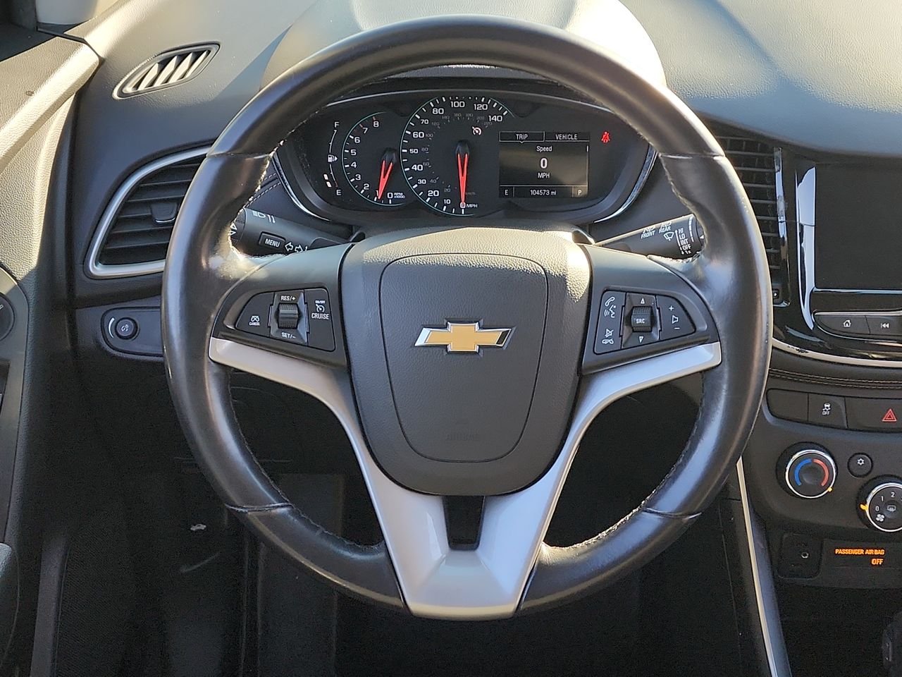 Used 2018 SUMMIT WHITE Chevrolet LT image 19
