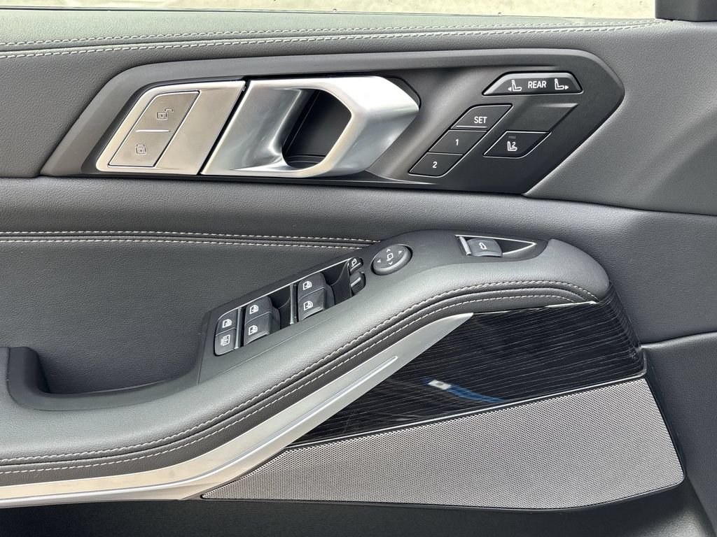 New 2027 Dravit Grey Metallic BMW xDrive40i image 15