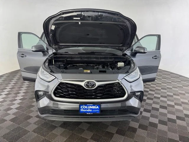 Used 2020 Gray Toyota XLE image 14