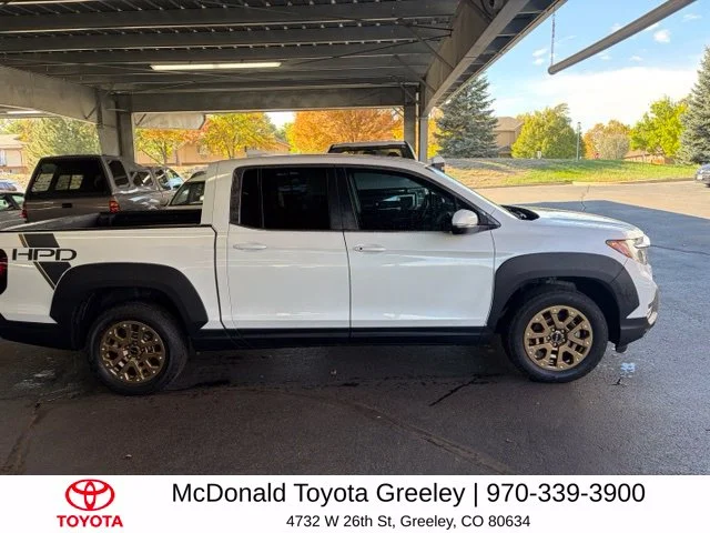 2023 Honda Ridgeline RTL Crew Cab Pickup Slide 3