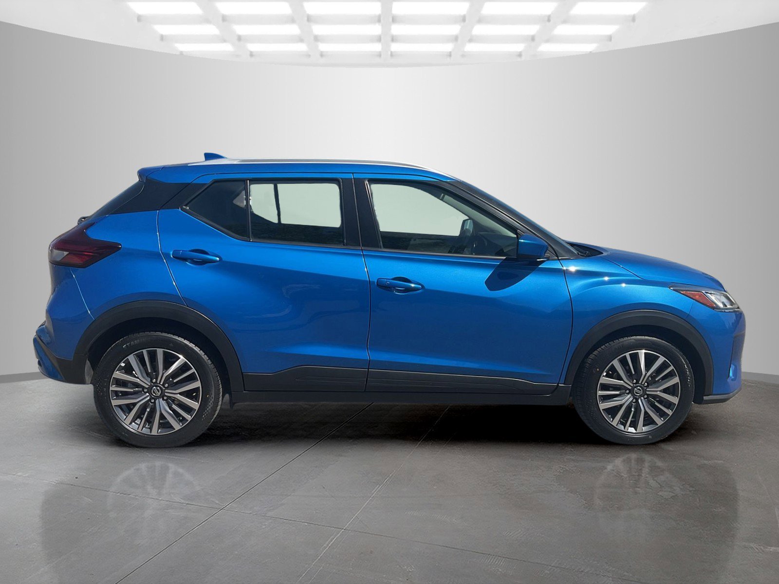 Used 2021 Electric Blue Metallic Nissan SV image 6