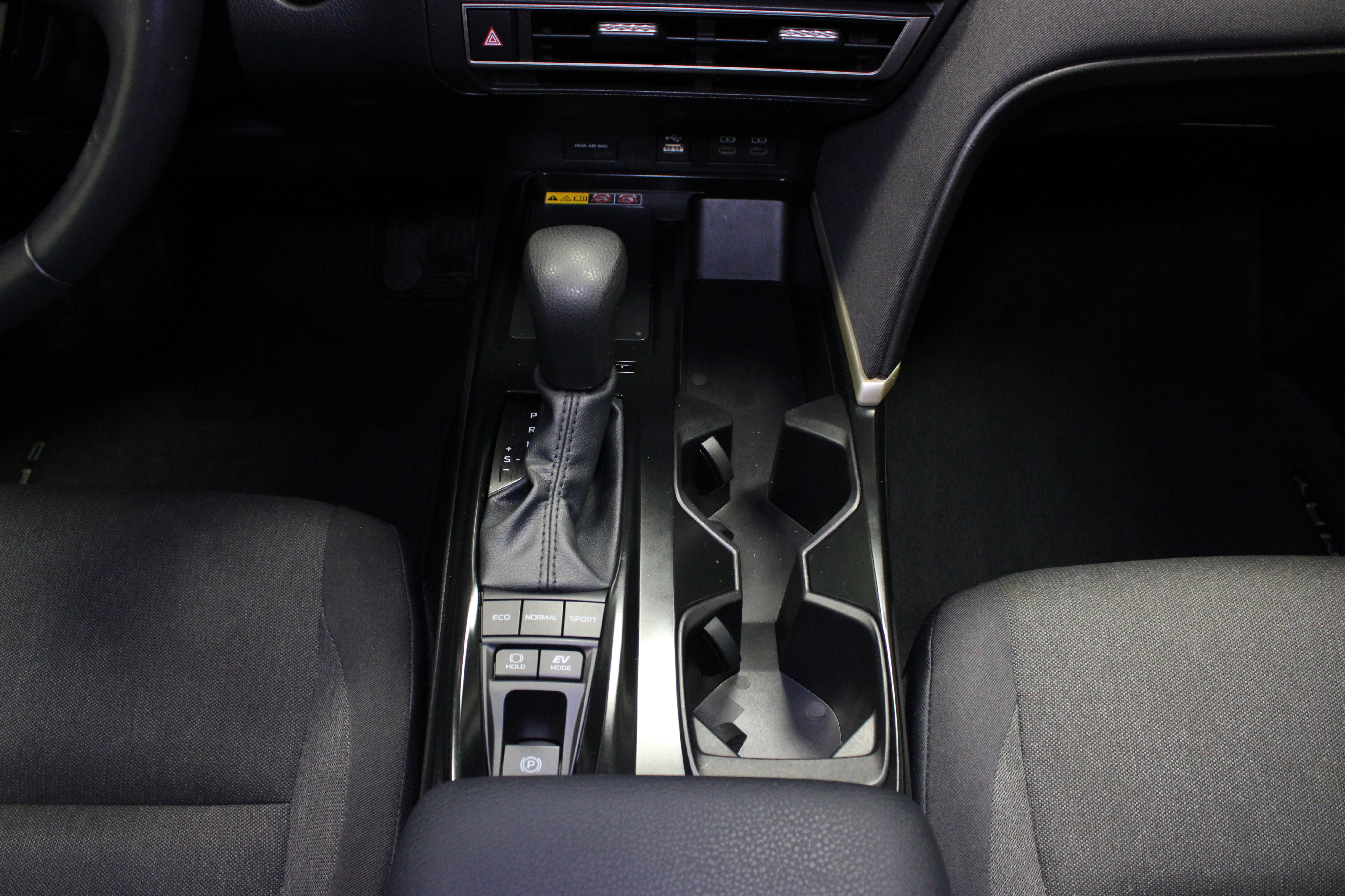 Used 2025 Midnight Black Metallic Toyota LE image 20