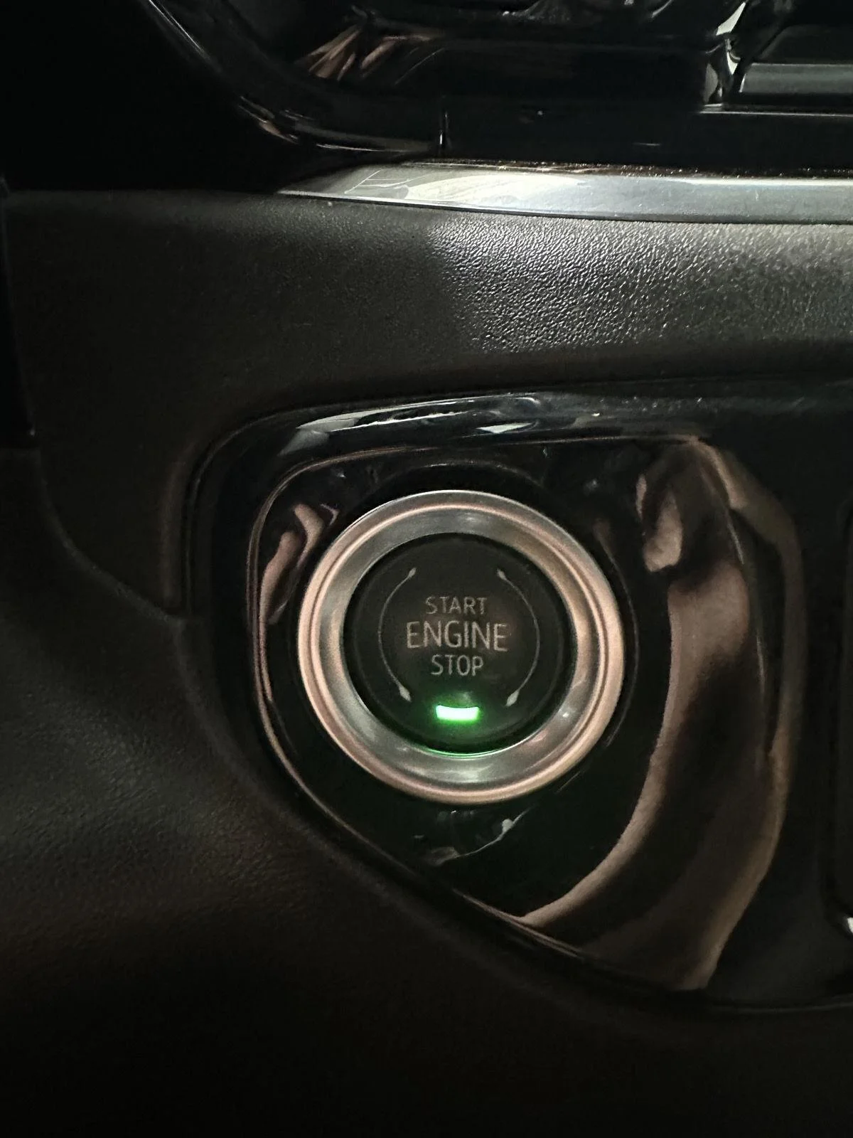 Used 2025 Summit White GMC SLE image 14