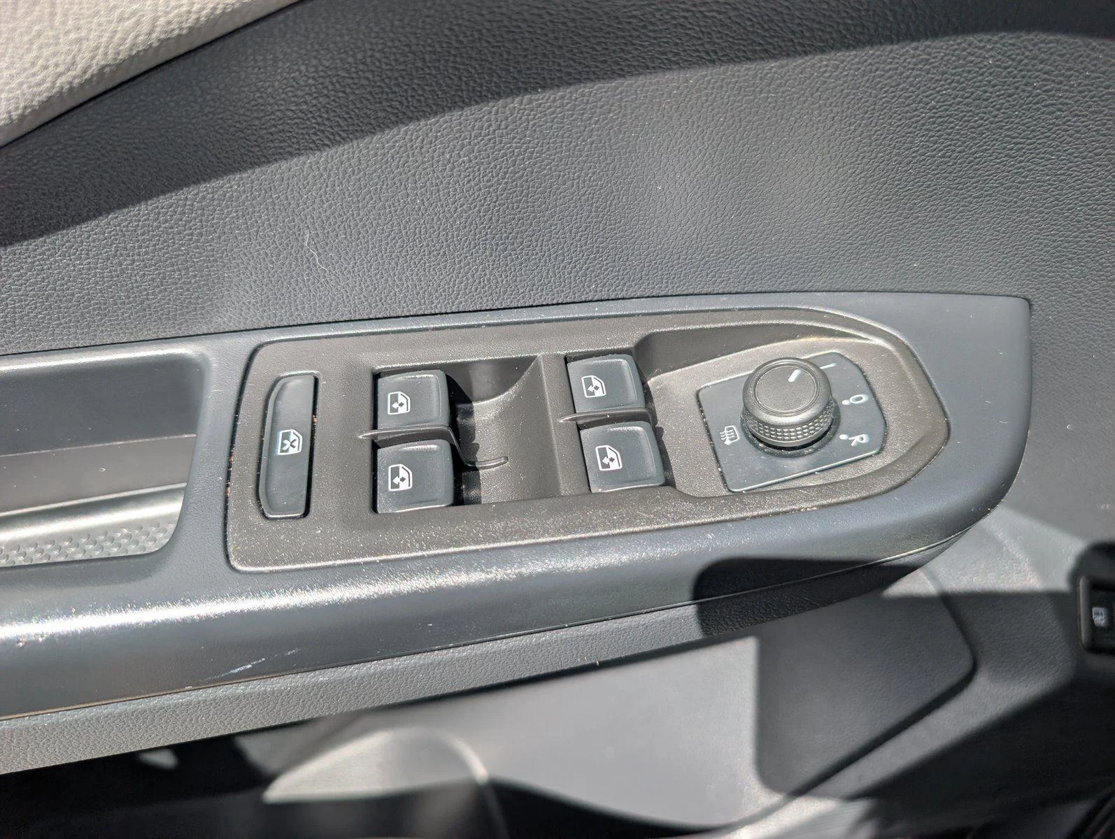 Used 2024 GRAY Volkswagen SE image 30