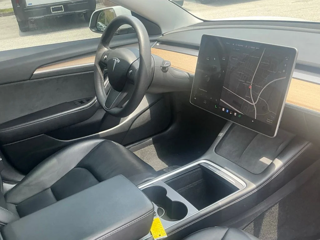 Used 2021  Tesla Standard Range Plus image 20