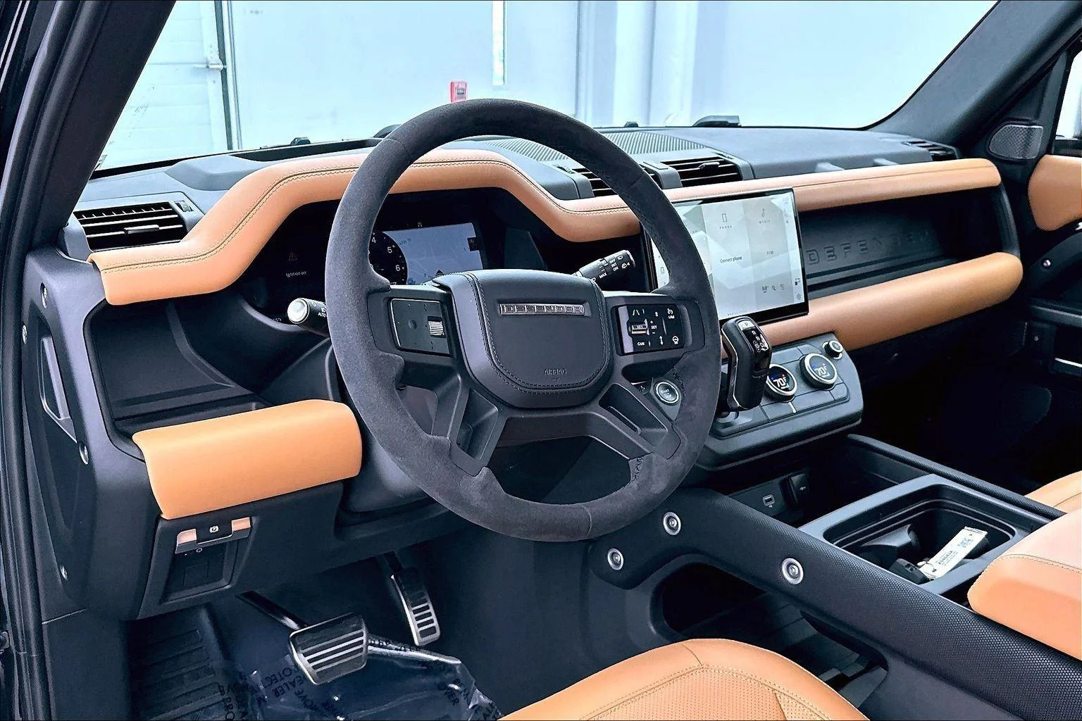 Used 2024 Santorini Black Metallic Land Rover V8 image 19