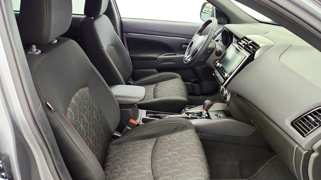 Used 2025 Alloy Silver Metallic Mitsubishi Trail Edition 2.0 AWC image 22