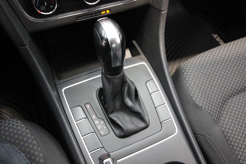 Used 2013 Black Volkswagen 2.5 S image 20