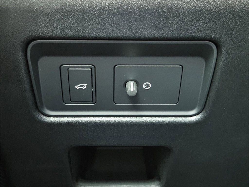 Used 2025 Santorini Black Metallic Land Rover Dynamic SE image 20