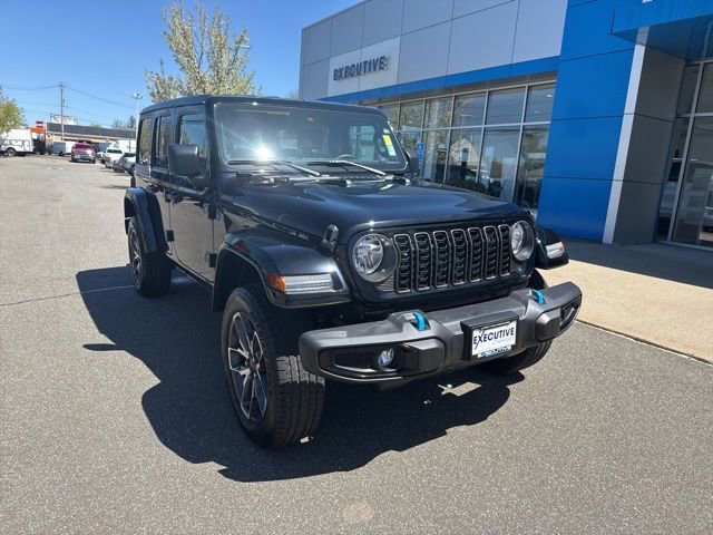 Used 2024  Jeep Sport S image 4