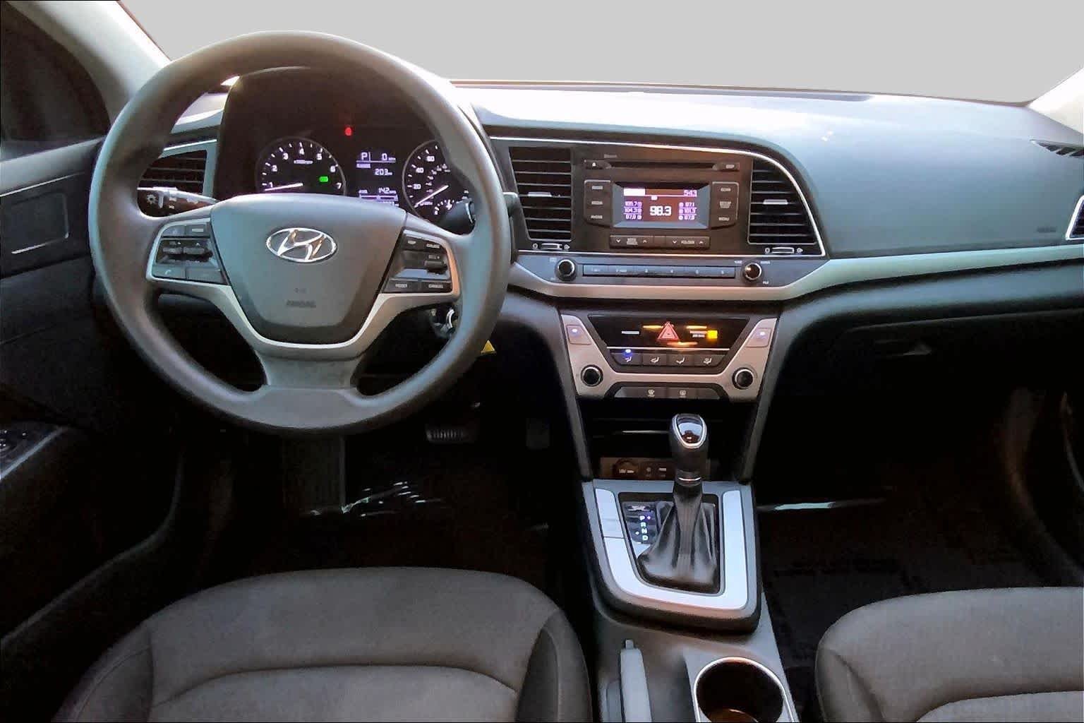 Used 2018 Machine Gray Hyundai SE image 15