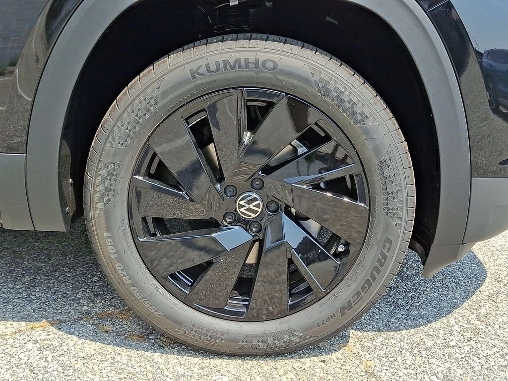 New 2026 Black Volkswagen SE w/Technology image 5