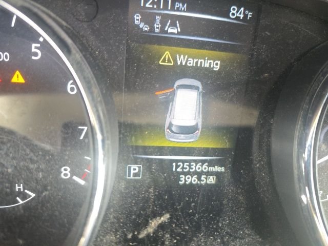 Used 2014  Nissan SL image 2