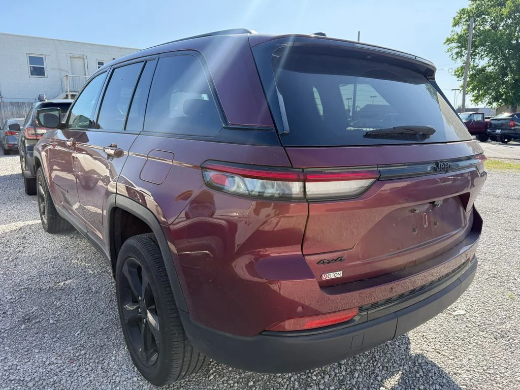 Used 2025 Red Jeep Altitude X image 8