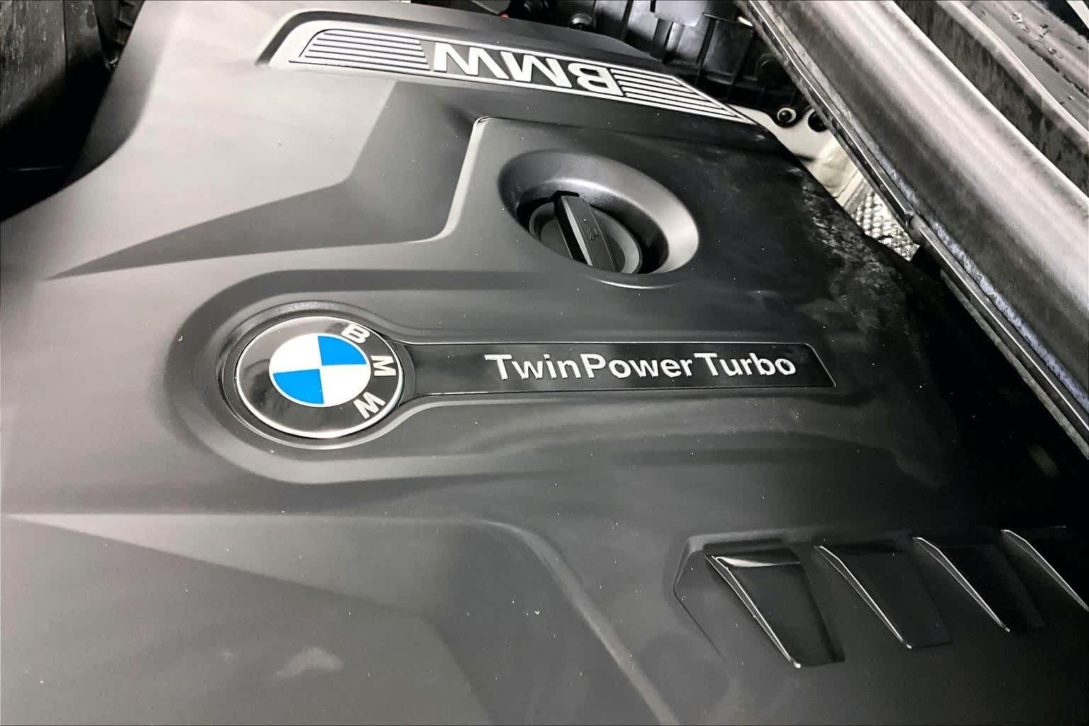 Used 2019 Alpine White BMW sDrive30i image 32