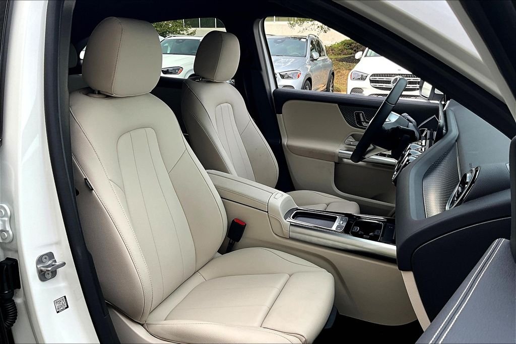 Certified Used 2025 White Mercedes-Benz GLA 250 image 7