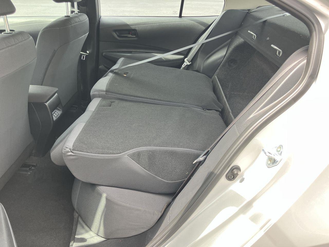 Used 2025 Silver (Classic Silver Metallic) Toyota LE image 23