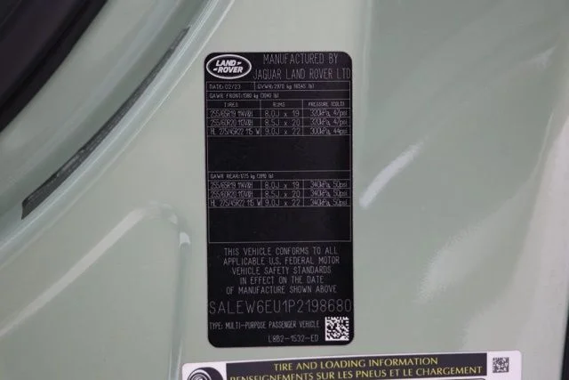 Used 2023 Grasmere Green Land Rover 75th Edition image 36