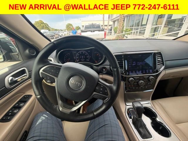 Used 2020  Jeep Limited image 6