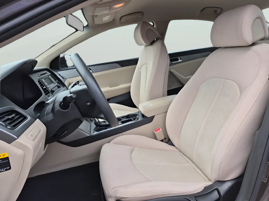Used 2015 Brown Hyundai SE image 18