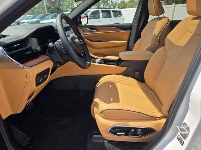 New 2027 Bright White Clearcoat Jeep Summit image 3