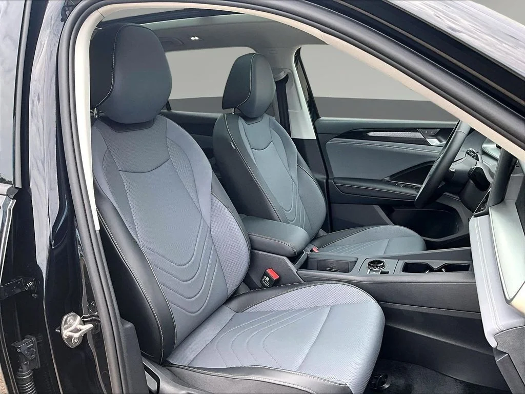 New 2026 Black Volkswagen 2.0T SE image 28