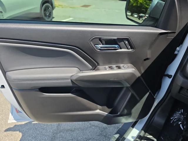 Used 2024 White Chevrolet LT image 28