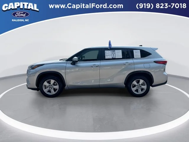 Used 2023 Silver Toyota LE image 5