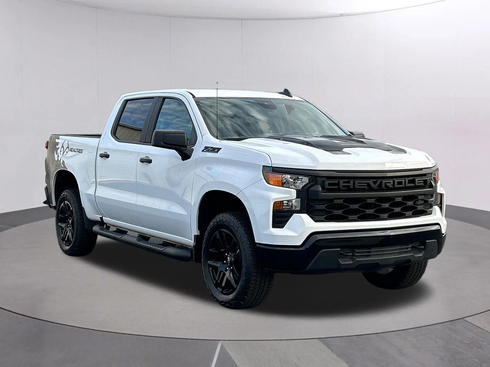 Used 2024 Summit White Chevrolet Custom Trail Boss image 8