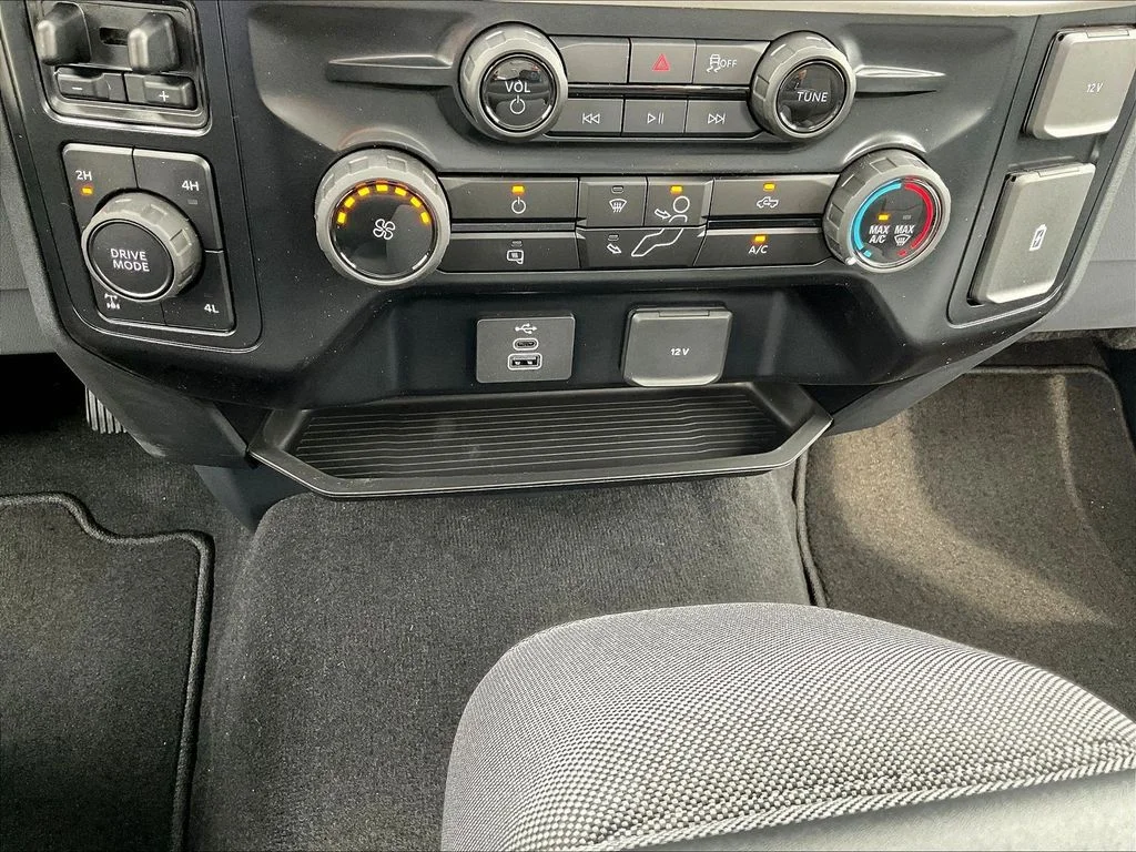 New 2026 Oxford White Ford F-250® XL image 22