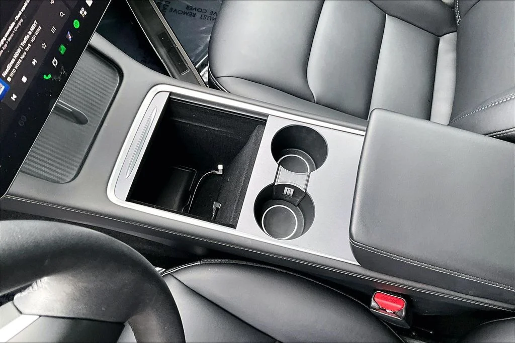 Used 2023  Tesla Performance image 18