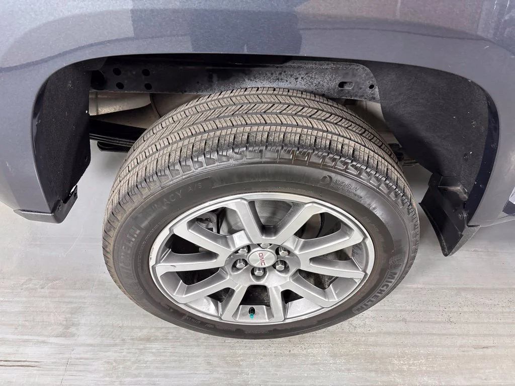 Used 2021 Green GMC Denali image 12