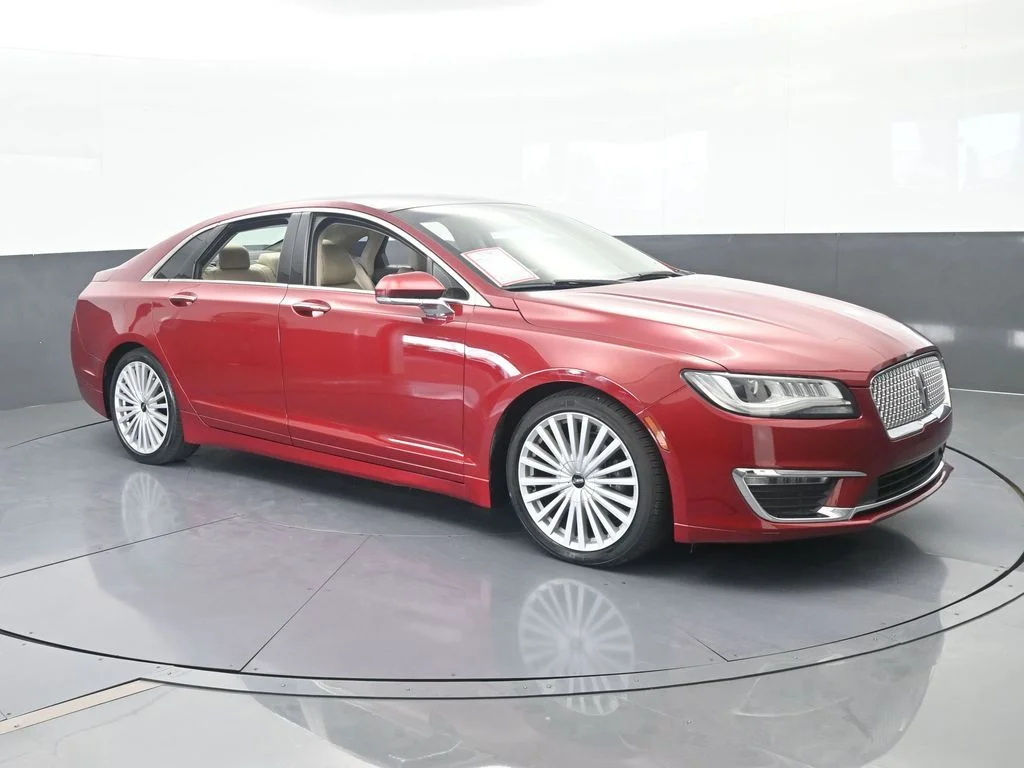 Used 2017 Ruby Red Metallic Lincoln Reserve image 8