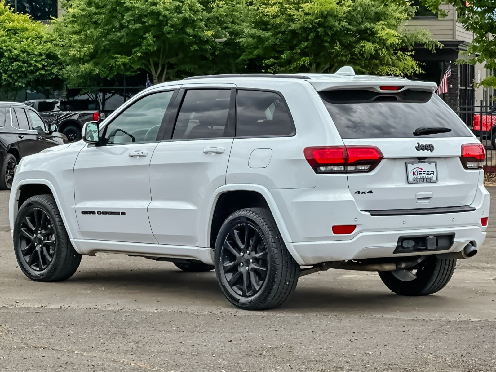 Used 2022 White Jeep Laredo X image 5