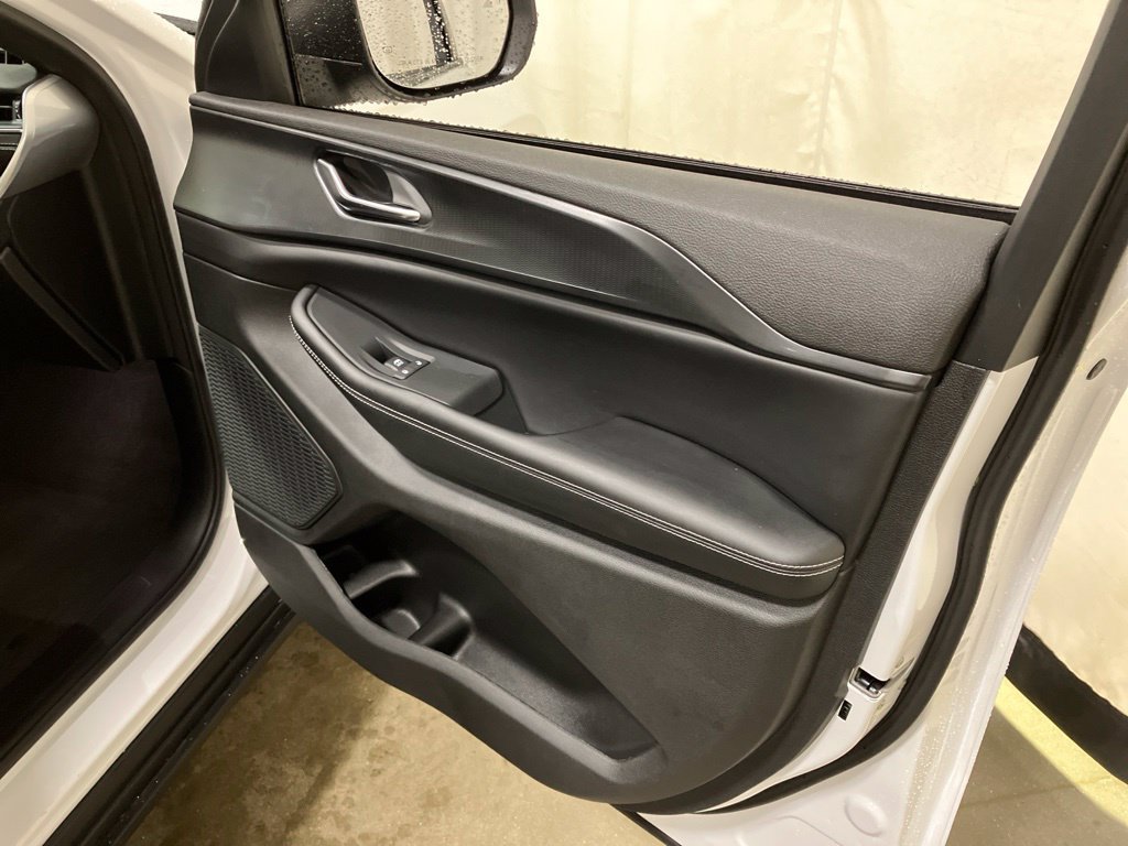 New 2026 Bright White Clear-Coat Exterior Paint Jeep Laredo image 19